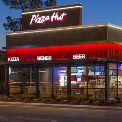 pizza hut store front